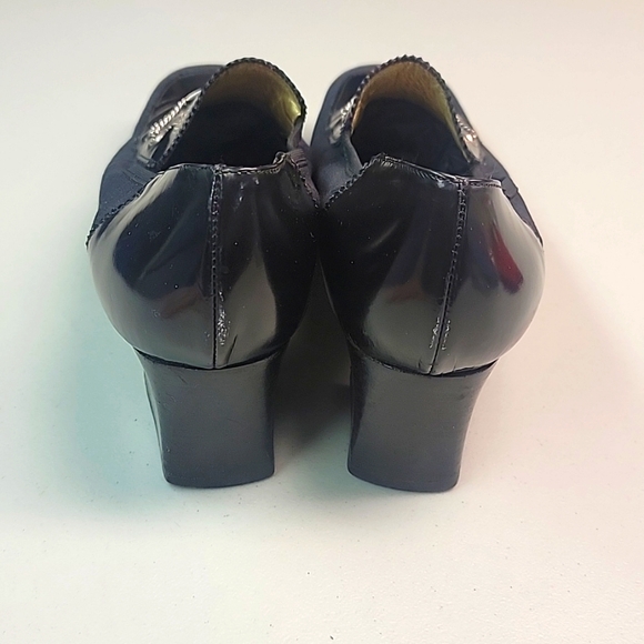 Bruno Magli Vintage Pump w/ Chain Link Logo Plate & 2" Chunky Heel - Picture 8 of 12